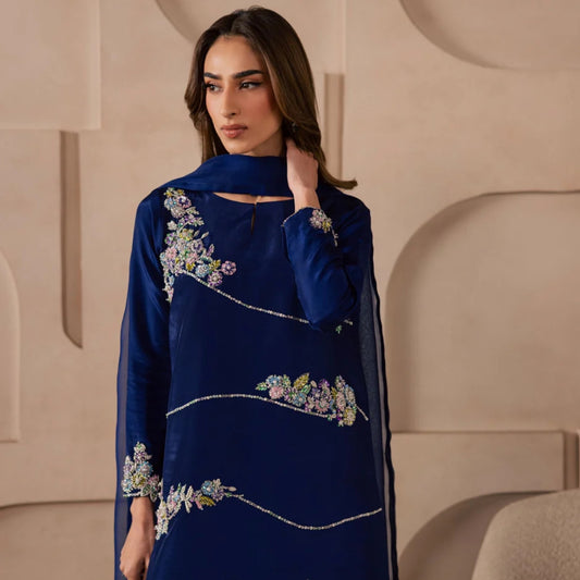 Noire Luxury Embroidered Lawn Suit – 3 Piece