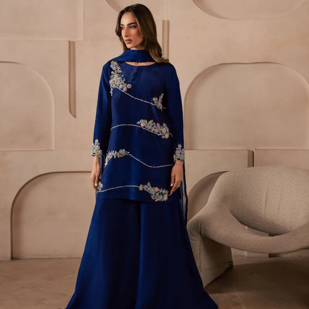Noire Luxury Embroidered Lawn Suit – 3 Piece